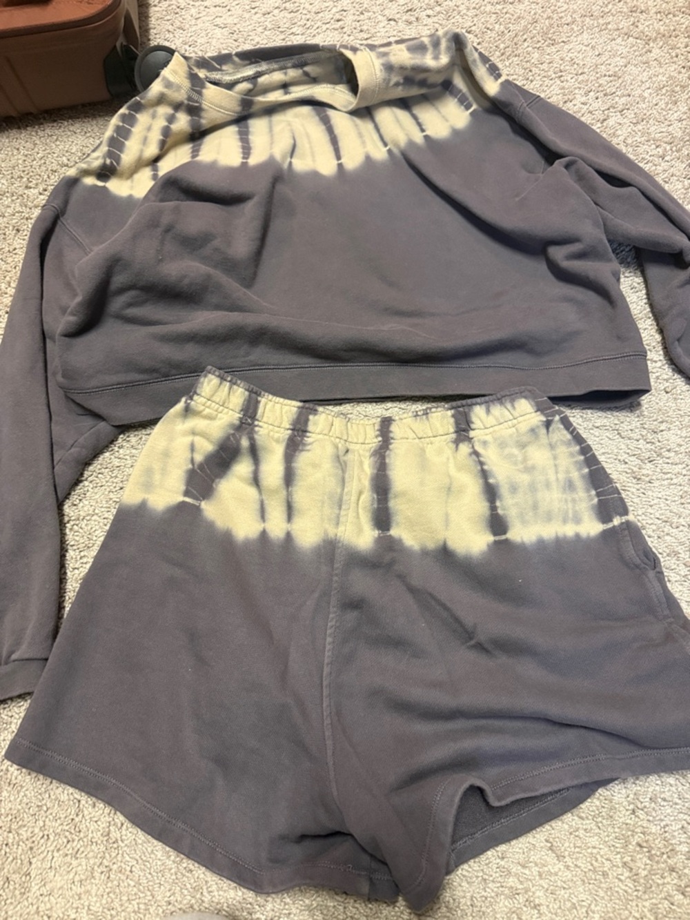 Madewell Charcoal and Beige Tie-Dye Sweatshirt & Shorts Set - Picture 3 of 4